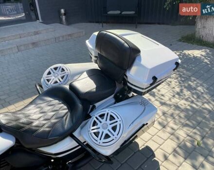 Белый Харлей-Дэвидсон FLTRXS, объемом двигателя 1.8 л и пробегом 16 тыс. км за 35000 $, фото 11 на Automoto.ua