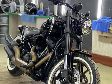 Харлей-Девідсон FXLR 2022 у Львові на Automoto.ua Чорний Харлей-Девідсон FXLR, об'ємом двигуна 1.92 л та пробігом 17 тис. км за 17000 $, фото 1 на Automoto.ua