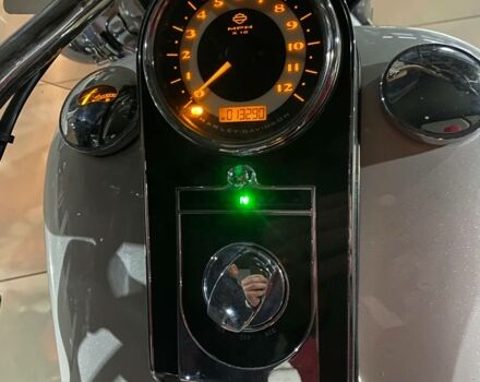 Белый Харлей-Дэвидсон Softail Deluxe, объемом двигателя 1.7 л и пробегом 21 тыс. км за 13000 $, фото 17 на Automoto.ua