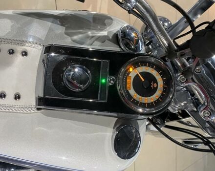 Белый Харлей-Дэвидсон Softail Deluxe, объемом двигателя 1.7 л и пробегом 21 тыс. км за 13000 $, фото 9 на Automoto.ua