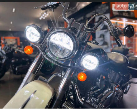 Белый Харлей-Дэвидсон Softail Deluxe, объемом двигателя 1.69 л и пробегом 23 тыс. км за 18000 $, фото 25 на Automoto.ua