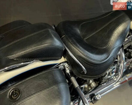 Белый Харлей-Дэвидсон Softail Deluxe, объемом двигателя 1.69 л и пробегом 23 тыс. км за 18000 $, фото 28 на Automoto.ua