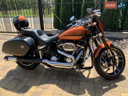 Харлей-Дэвидсон Sport Glide 2019 в Киеве на Automoto.ua Оранжевый Харлей-Дэвидсон Sport Glide, объемом двигателя 1.7 л и пробегом 10 тыс. км за 22800 $, фото 1 на Automoto.ua