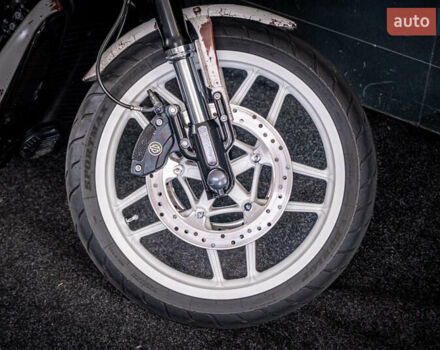 Білий Харлей-Девідсон VRSCD Night Rod, об'ємом двигуна 1.25 л та пробігом 27 тис. км за 28000 $, фото 8 на Automoto.ua