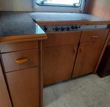 Білий Хоббі Екселлент, об'ємом двигуна 0 л та пробігом 2 тис. км за 9799 $, фото 39 на Automoto.ua