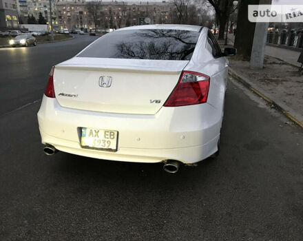 Білий Хонда Аккорд, об'ємом двигуна 3.5 л та пробігом 180 тис. км за 10000 $, фото 14 на Automoto.ua