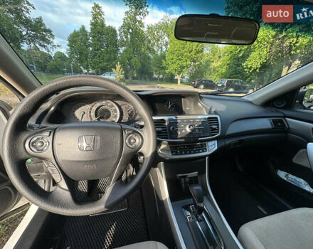 Белый Хонда Аккорд, объемом двигателя 2.4 л и пробегом 126 тыс. км за 13200 $, фото 12 на Automoto.ua