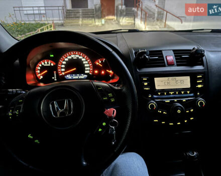 Белый Хонда Аккорд, объемом двигателя 2.35 л и пробегом 274 тыс. км за 7300 $, фото 20 на Automoto.ua