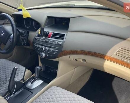 Белый Хонда Аккорд, объемом двигателя 2.35 л и пробегом 124 тыс. км за 9400 $, фото 6 на Automoto.ua