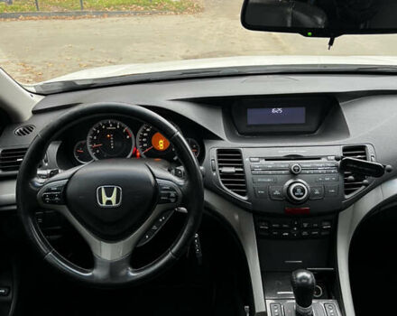 Белый Хонда Аккорд, объемом двигателя 2.35 л и пробегом 226 тыс. км за 9000 $, фото 12 на Automoto.ua