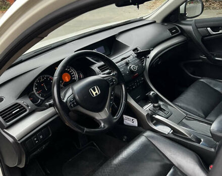 Белый Хонда Аккорд, объемом двигателя 2.35 л и пробегом 226 тыс. км за 9000 $, фото 13 на Automoto.ua