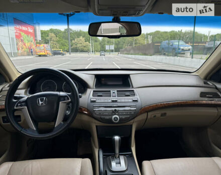 Белый Хонда Аккорд, объемом двигателя 2.4 л и пробегом 175 тыс. км за 8800 $, фото 5 на Automoto.ua