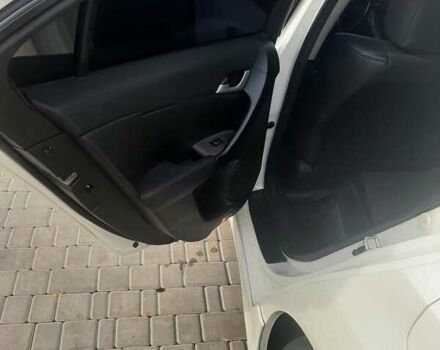 Білий Хонда Аккорд, об'ємом двигуна 2.4 л та пробігом 188 тис. км за 8000 $, фото 12 на Automoto.ua