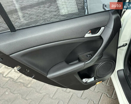 Белый Хонда Аккорд, объемом двигателя 2.4 л и пробегом 227 тыс. км за 9999 $, фото 40 на Automoto.ua