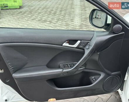 Белый Хонда Аккорд, объемом двигателя 2.4 л и пробегом 227 тыс. км за 9999 $, фото 23 на Automoto.ua