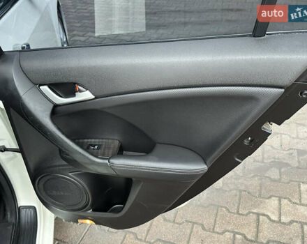 Белый Хонда Аккорд, объемом двигателя 2.4 л и пробегом 227 тыс. км за 9999 $, фото 48 на Automoto.ua