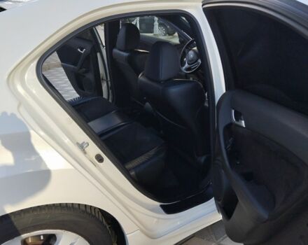 Белый Хонда Аккорд, объемом двигателя 2.4 л и пробегом 210 тыс. км за 9500 $, фото 8 на Automoto.ua