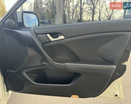 Белый Хонда Аккорд, объемом двигателя 2.35 л и пробегом 195 тыс. км за 10800 $, фото 86 на Automoto.ua