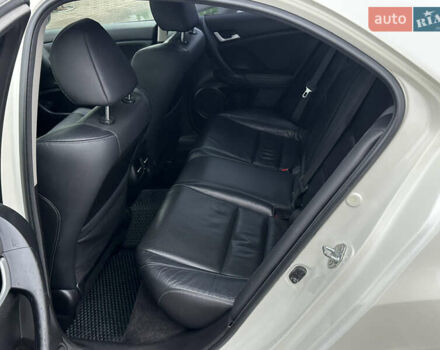 Белый Хонда Аккорд, объемом двигателя 2.4 л и пробегом 227 тыс. км за 9999 $, фото 41 на Automoto.ua