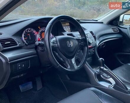 Белый Хонда Аккорд, объемом двигателя 2.4 л и пробегом 177 тыс. км за 9900 $, фото 24 на Automoto.ua