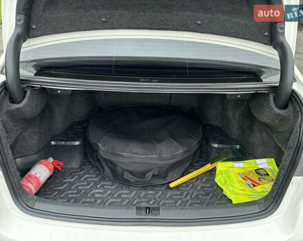 Белый Хонда Аккорд, объемом двигателя 2.4 л и пробегом 227 тыс. км за 9999 $, фото 45 на Automoto.ua