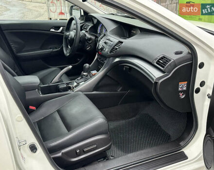 Белый Хонда Аккорд, объемом двигателя 2.4 л и пробегом 227 тыс. км за 9999 $, фото 51 на Automoto.ua