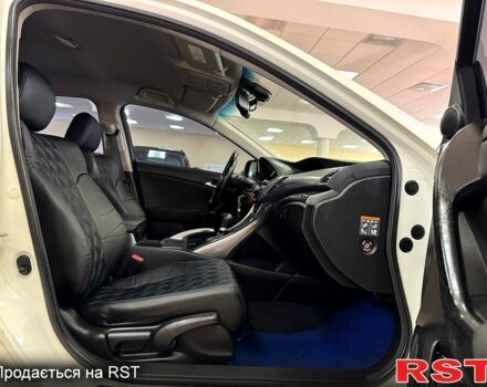 Белый Хонда Аккорд, объемом двигателя 2 л и пробегом 189 тыс. км за 9900 $, фото 7 на Automoto.ua