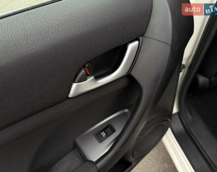 Белый Хонда Аккорд, объемом двигателя 2.2 л и пробегом 170 тыс. км за 10900 $, фото 26 на Automoto.ua