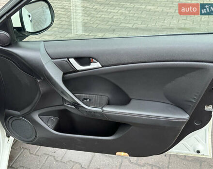 Белый Хонда Аккорд, объемом двигателя 2.4 л и пробегом 227 тыс. км за 9999 $, фото 49 на Automoto.ua