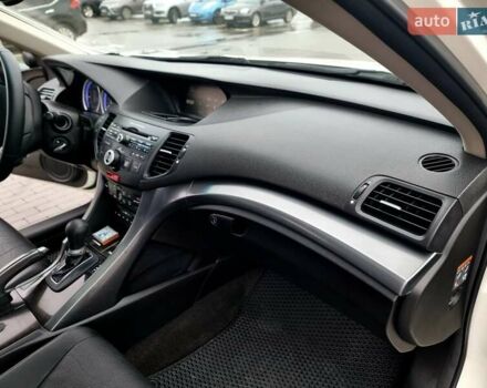 Белый Хонда Аккорд, объемом двигателя 2.35 л и пробегом 227 тыс. км за 10950 $, фото 40 на Automoto.ua