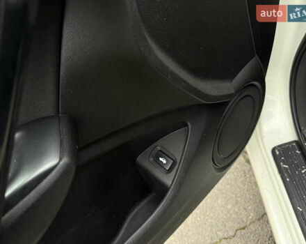 Белый Хонда Аккорд, объемом двигателя 2.2 л и пробегом 170 тыс. км за 10900 $, фото 16 на Automoto.ua