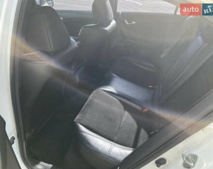 Белый Хонда Аккорд, объемом двигателя 2.4 л и пробегом 230 тыс. км за 10977 $, фото 4 на Automoto.ua