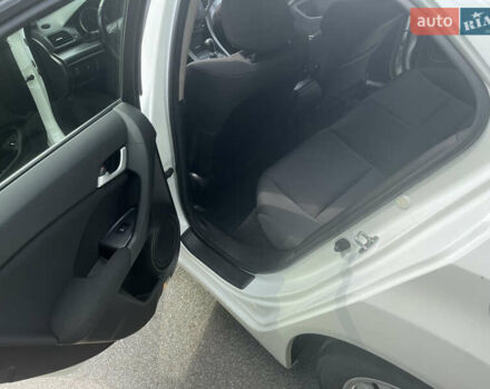 Белый Хонда Аккорд, объемом двигателя 2 л и пробегом 116 тыс. км за 13100 $, фото 5 на Automoto.ua
