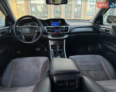 Белый Хонда Аккорд, объемом двигателя 2.4 л и пробегом 170 тыс. км за 13300 $, фото 13 на Automoto.ua