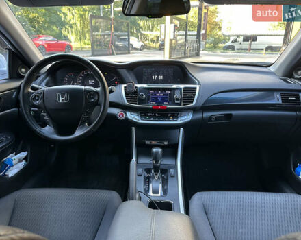 Белый Хонда Аккорд, объемом двигателя 2.4 л и пробегом 175 тыс. км за 13500 $, фото 18 на Automoto.ua