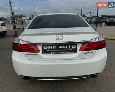 Белый Хонда Аккорд, объемом двигателя 3.5 л и пробегом 229 тыс. км за 16990 $, фото 7 на Automoto.ua