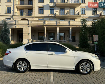Белый Хонда Аккорд, объемом двигателя 2.4 л и пробегом 170 тыс. км за 13300 $, фото 4 на Automoto.ua