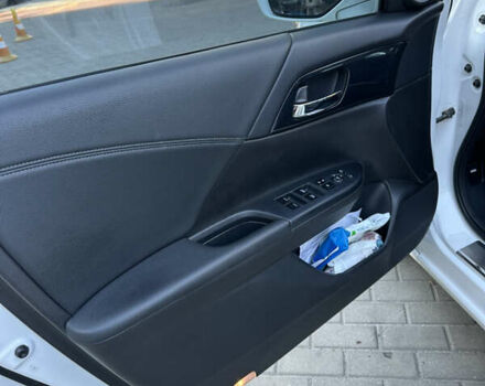 Белый Хонда Аккорд, объемом двигателя 2.4 л и пробегом 175 тыс. км за 13500 $, фото 17 на Automoto.ua