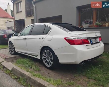 Белый Хонда Аккорд, объемом двигателя 2.36 л и пробегом 88 тыс. км за 16000 $, фото 5 на Automoto.ua