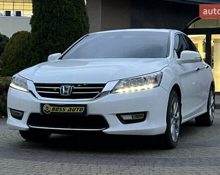 Белый Хонда Аккорд, объемом двигателя 3.47 л и пробегом 140 тыс. км за 12999 $, фото 2 на Automoto.ua