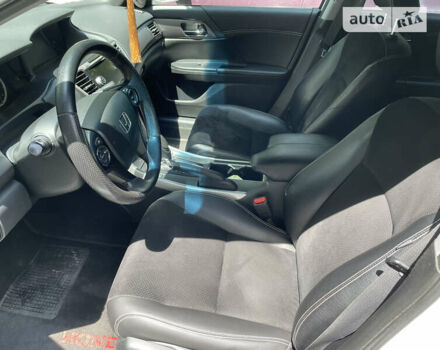 Білий Хонда Аккорд, об'ємом двигуна 2.4 л та пробігом 160 тис. км за 13500 $, фото 4 на Automoto.ua