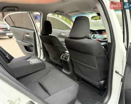 Білий Хонда Аккорд, об'ємом двигуна 2.4 л та пробігом 122 тис. км за 13500 $, фото 29 на Automoto.ua