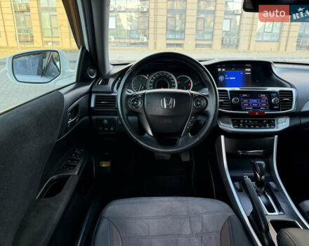 Белый Хонда Аккорд, объемом двигателя 2.4 л и пробегом 170 тыс. км за 13300 $, фото 10 на Automoto.ua