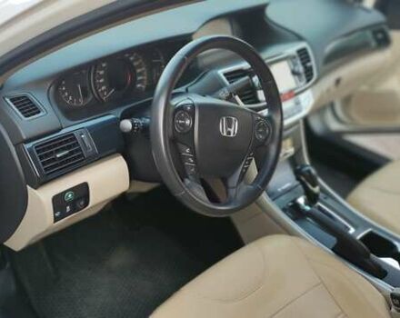 Белый Хонда Аккорд, объемом двигателя 2.36 л и пробегом 88 тыс. км за 16000 $, фото 12 на Automoto.ua