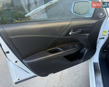 Білий Хонда Аккорд, об'ємом двигуна 2.4 л та пробігом 172 тис. км за 12999 $, фото 20 на Automoto.ua