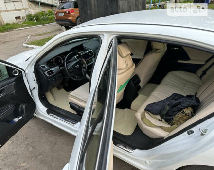Белый Хонда Аккорд, объемом двигателя 2.4 л и пробегом 121 тыс. км за 13800 $, фото 14 на Automoto.ua