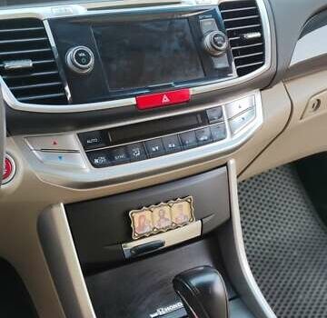 Белый Хонда Аккорд, объемом двигателя 2.36 л и пробегом 88 тыс. км за 16000 $, фото 14 на Automoto.ua