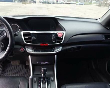 Белый Хонда Аккорд, объемом двигателя 2.36 л и пробегом 230 тыс. км за 12400 $, фото 7 на Automoto.ua