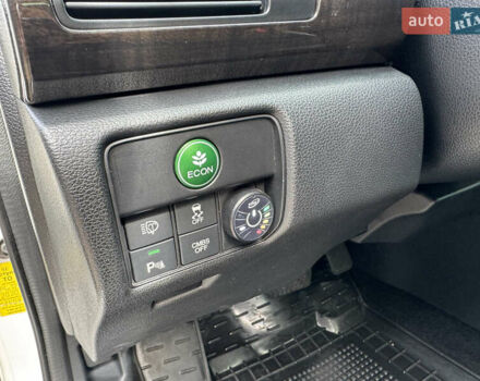 Белый Хонда Аккорд, объемом двигателя 3.5 л и пробегом 229 тыс. км за 16990 $, фото 21 на Automoto.ua