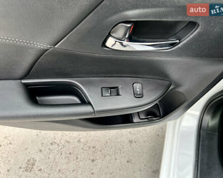 Белый Хонда Аккорд, объемом двигателя 2.4 л и пробегом 185 тыс. км за 12900 $, фото 62 на Automoto.ua